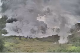 Evacua Filipinas a miles de personas por erupción volcánica