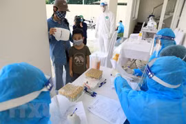 Alertan riesgo de contagio de COVID-19 en comunidad en Hanoi