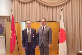 Profesor vietnamita recibe la Orden del Sol Naciente de Japón