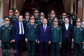 Premier de Vietnam supervisa disposición combativa de fuerzas armadas en el Tet