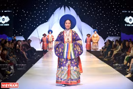 Vitalidad de trajes antiguos vietnamitas