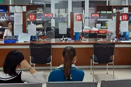 Ciudad vietnamita prueba máquina dispensadora automática de documentos administrativos