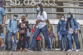Fabricantes de mascarillas en Malasia solicitan exención de impuestos sobre materias primas y ventas