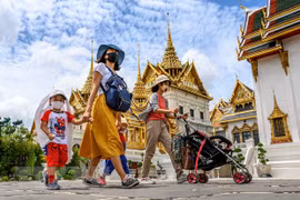 Tailandia: Nuevos ministros juramentan su cargo ante el Rey