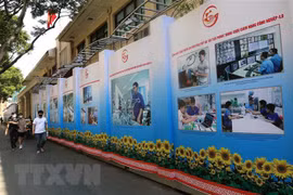 Exposición fotográfica en Ciudad Ho Chi Minh conmemora acontecimientos nacionales