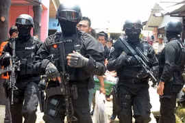 Policía de Indonesia arresta a seis presuntos terroristas