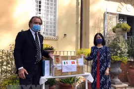 Vietnam une manos con Italia en lucha contra el COVID-19