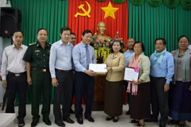 Camboya entrega donaciones a la región central de Vietnam afectada por desastres naturales