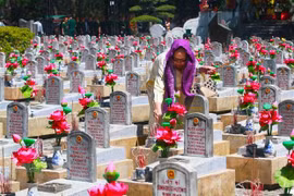 Honran a personas con méritos revolucionarios en provincia de Quang Tri 