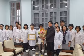 Vietnam honra a grupo investigador por cultivo de nuevo coronavirus