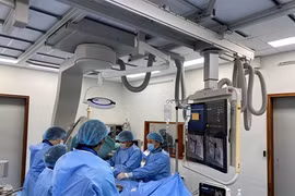 Realizan primera cirugía híbrida en paciente con cardiopatías congénitas en Vietnam