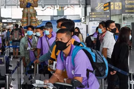 Tailandia exige a los trabajadores migrantes renovar documentos laborales
