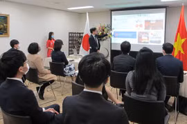Empresas japonesas apoyan a estudiantes vietnamitas afectados por la pandemia