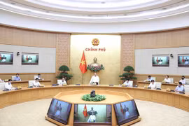 Premier vietnamita insta a centrar esfuerzos para la recuperación económica 