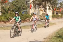Ciudad vietnamita pone en funcionamiento turismo en bicicletas inteligentes