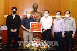 Entrenador de fútbol Park Hang Seo contribuye a la lucha contra coronavirus en Vietnam