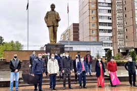 Comunidades vietnamitas en Rusia y Argelia conmemoran aniversario 130 del natalicio de Ho Chi Minh