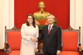 Partidos de Vietnam y Hungría aspiran a una mayor cooperación