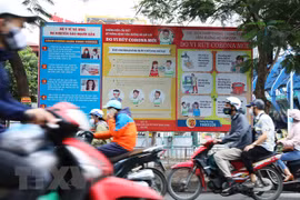 Realzan periódicos franceses lucha de Vietnam contra COVID-19