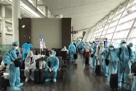 Repatrian a 300 ciudadanos vietnamitas a causa de COVID-19