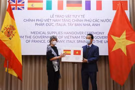 Vietnam entrega mascarillas antibacteriales a países europeos