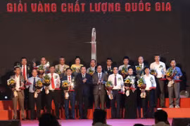 Entregan Premio Nacional de Calidad a 61 empresas en Vietnam