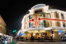 Ambiente navideño se apodera de las localidades de Vietnam 