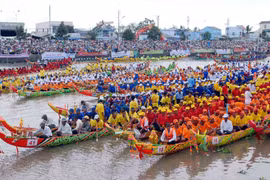 Inauguran Festival tradicional de Ok Om Bok 2020 en Tra Vinh
