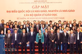 Honra máxima legisladora de Vietnam a maestros nacionales 