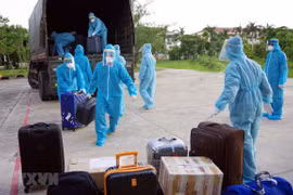 Regresan al país 350 vietnamitas en Europa y África
