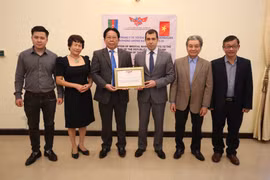 Vietnam brinda 10 mil mascarillas sanitarias al pueblo de Azerbaiyán