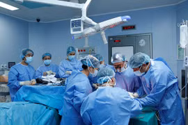 Vietnam realiza con éxito primer trasplante de extremidad de donante vivo en el mundo