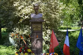Vietnamitas en Francia homenajean al Presidente Ho Chi Minh por 130 aniversario de su natalicio 