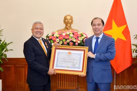 Otorgan Medalla de la Amistad al Embajador de Indonesia en Vietnam