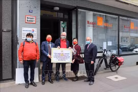 Comunidad vietnamita dona 100 mil mascaras sanitarias para 16 estados de Alemania 