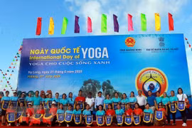 Celebran en provincia vietnamita de Quang Ninh Día Internacional del Yoga