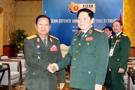 Ministro de Defensa de Vietnam recibe a su homólogo laosiano