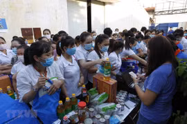 Apoyan a sindicalistas y trabajadores afectados por COVID-19 en provincia vietnamita de Kien Giang