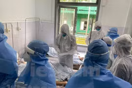 Suman 962 casos de coronavirus en Vietnam