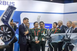 Delegación del Ministerio de Defensa de Vietnam cumple amplia agenda de trabajo en Singapur