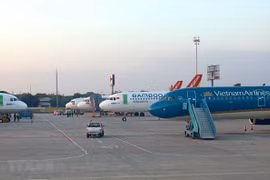 Reprograman aerolíneas vietnamitas vuelos nacionales por tifón Linfa