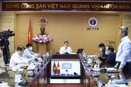 Vietnam por “convivir” con el COVID-19