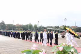Rinden homenaje al Presidente Ho Chi Minh en ocasión del 130 aniversario de su natalicio