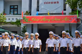 Celebran combatientes vietnamitas en Truong Sa el Tet tradicional