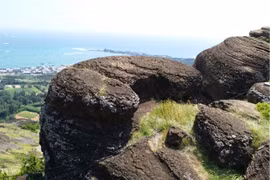 Rocas volcánicas halladas en la isla vietnamita de Phu Quy