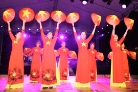 Reconocen aportes de vietnamitas en Hong Kong y Macao al avance de país de origen