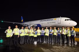 Nueva areolínea vietnamita Vietravel Airlines recibe su primer avión 