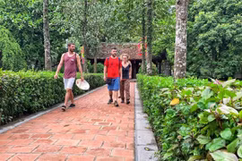 Analiza turismo vietnamita daños provocados por COVID-19