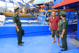 Provincia vietnamita supervisa instalación de equipos de monitoreo en barcos pequeros