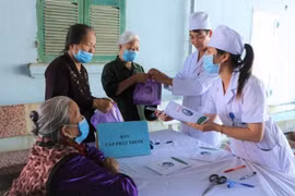 Más de 500 personas de edad avanzada reciben chequeos médicos